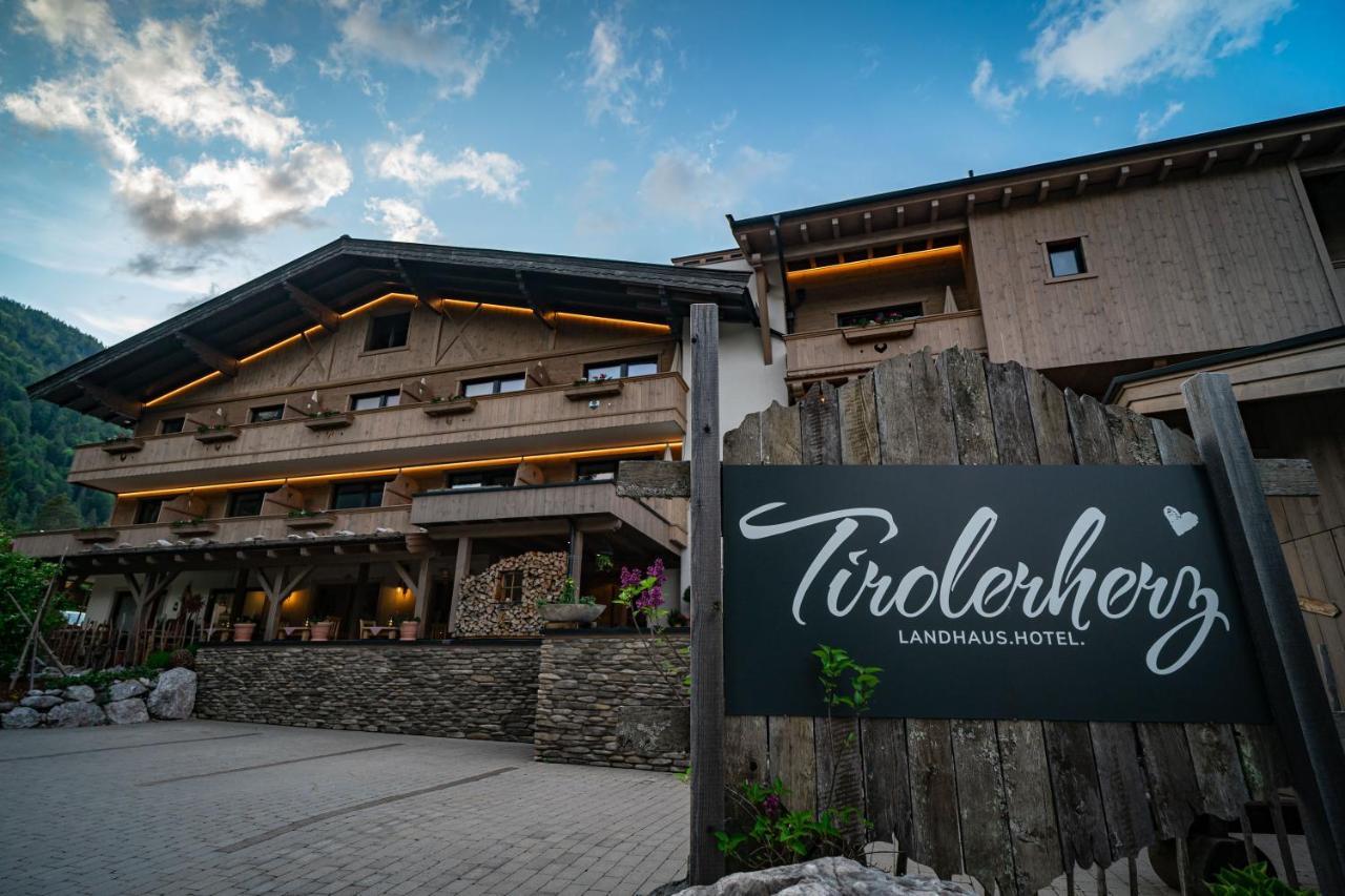 Hotel Landhaus Tirolerherz Sankt Ulrich am Pillersee Buitenkant foto