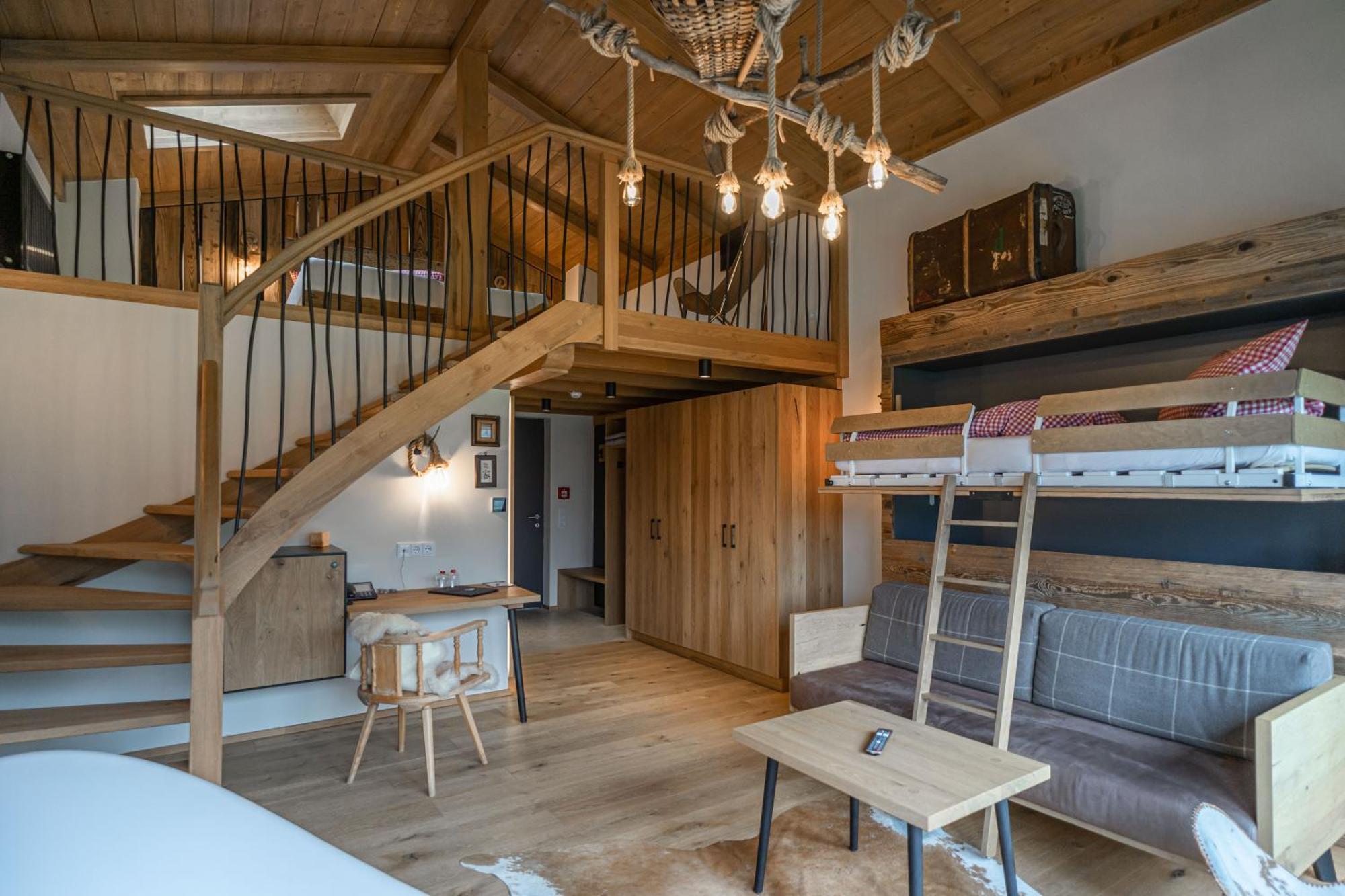 Hotel Landhaus Tirolerherz Sankt Ulrich am Pillersee Kamer foto
